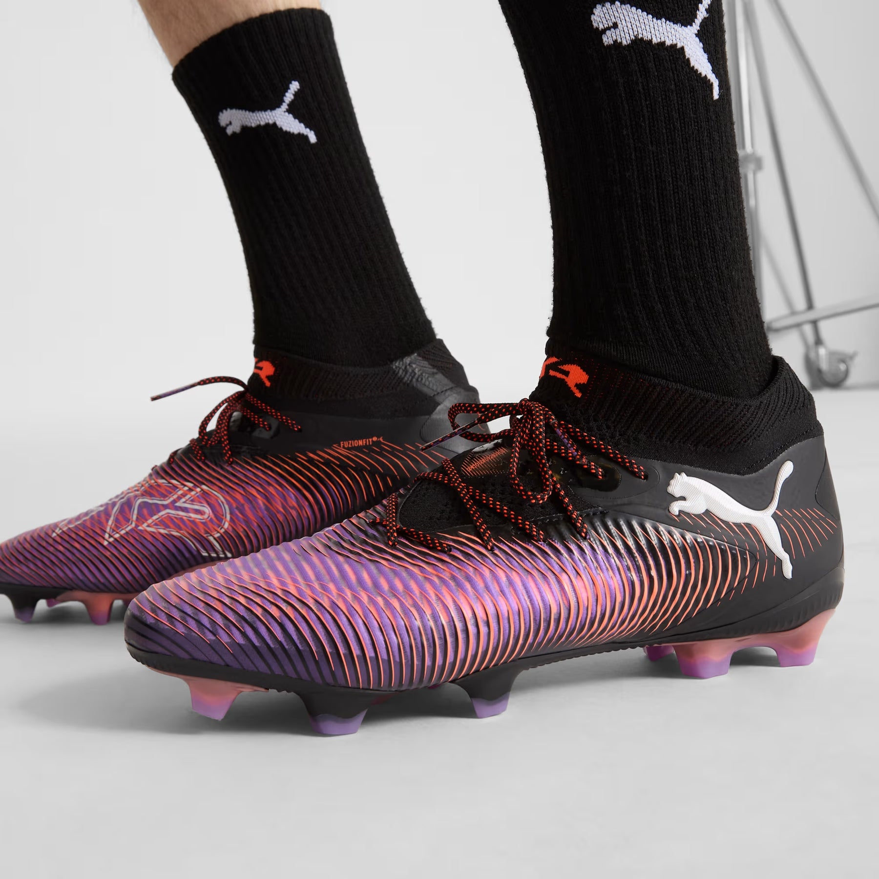 Chuteira Puma Future 8 Ultimate Campo - Preto/Branco/Vermelho
